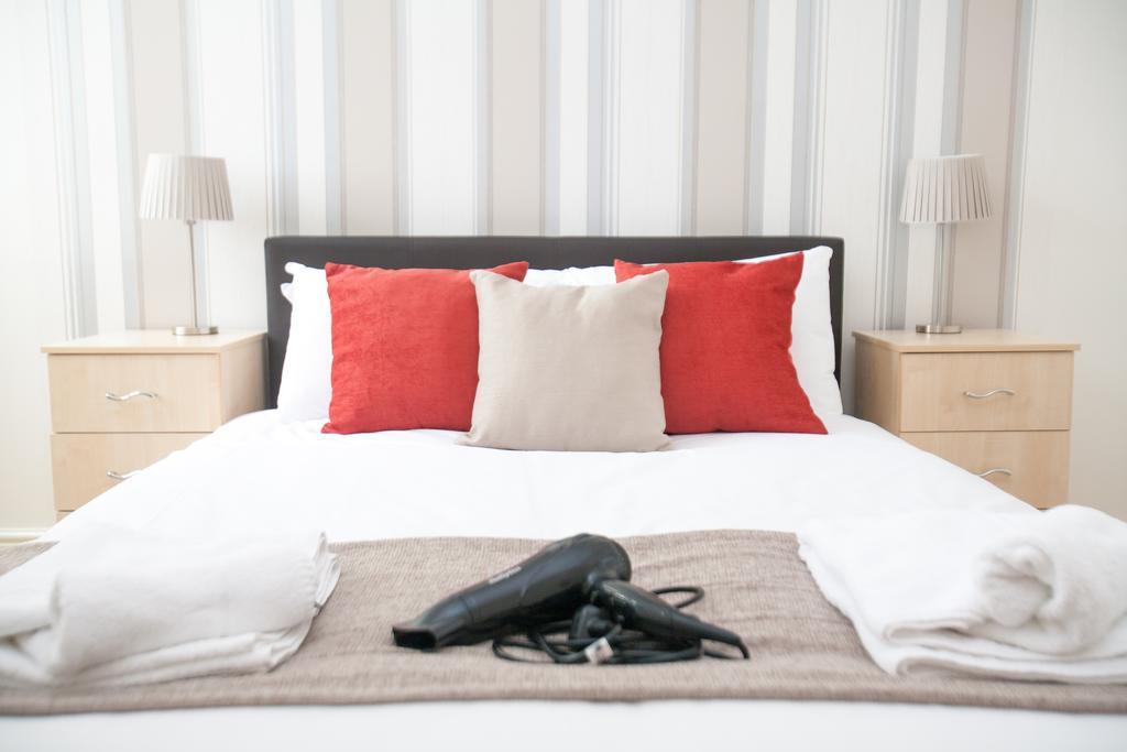 Comfortable Swindon Town Centre Apartments, Free Parking, Sleeps Up To 8 Exterior foto
