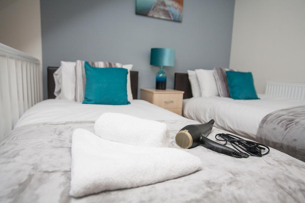 Comfortable Swindon Town Centre Apartments, Free Parking, Sleeps Up To 8 Exterior foto