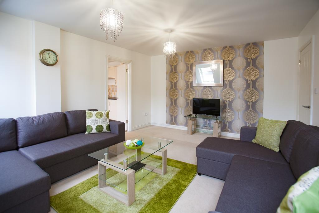 Comfortable Swindon Town Centre Apartments, Free Parking, Sleeps Up To 8 Exterior foto