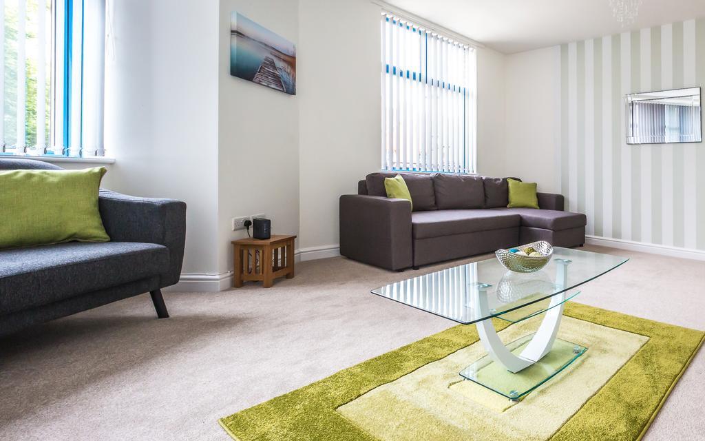 Comfortable Swindon Town Centre Apartments, Free Parking, Sleeps Up To 8 Exterior foto
