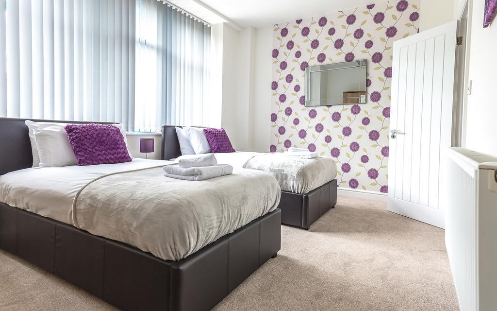 Comfortable Swindon Town Centre Apartments, Free Parking, Sleeps Up To 8 Exterior foto