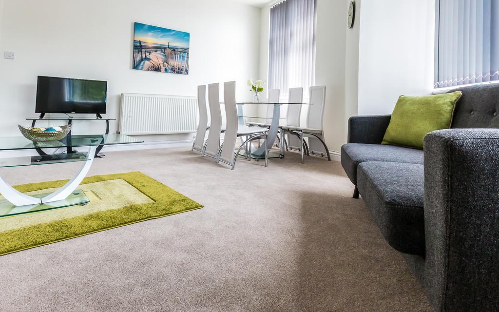 Comfortable Swindon Town Centre Apartments, Free Parking, Sleeps Up To 8 Exterior foto