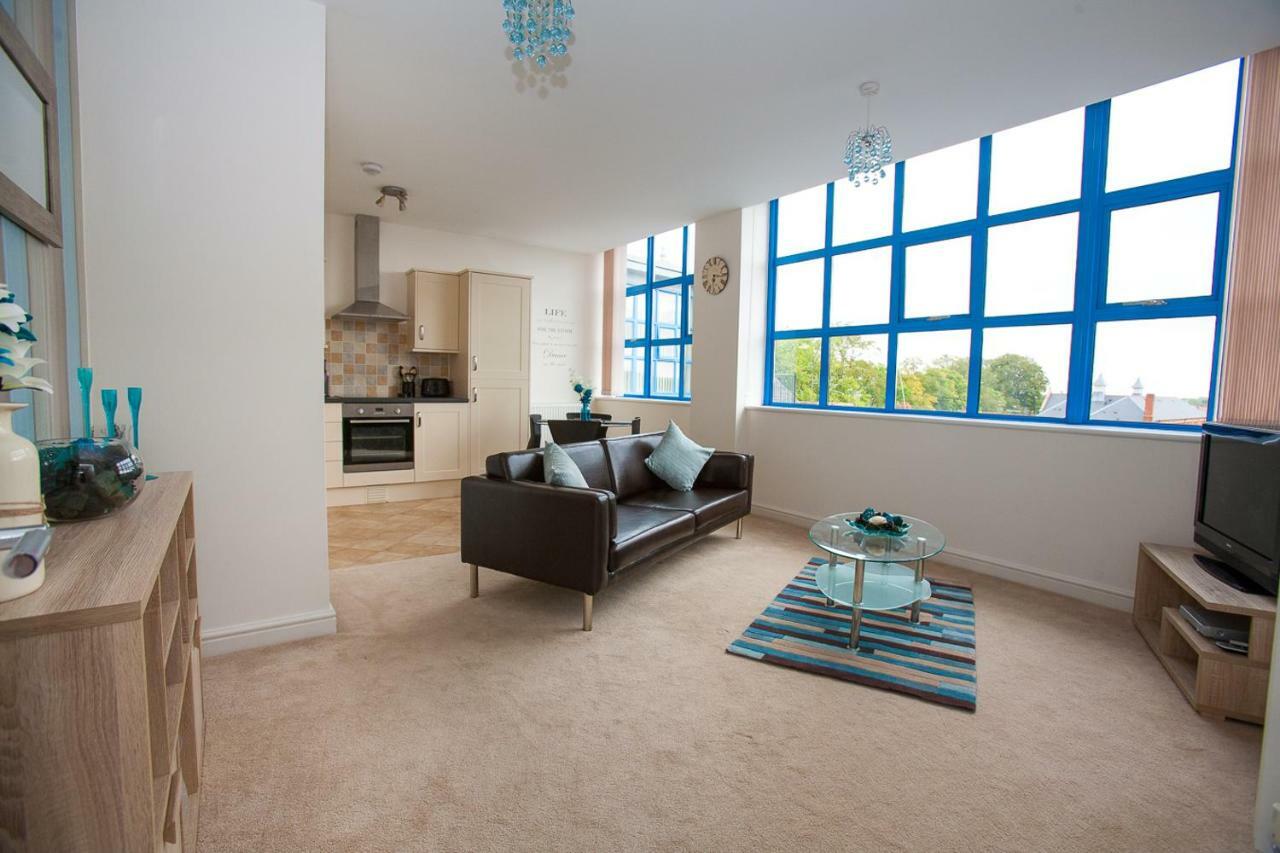 Comfortable Swindon Town Centre Apartments, Free Parking, Sleeps Up To 8 Exterior foto